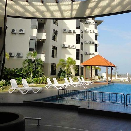 Cherloft@Samsuria Beach Residences Kampung Sungai Ular Eksteriør billede