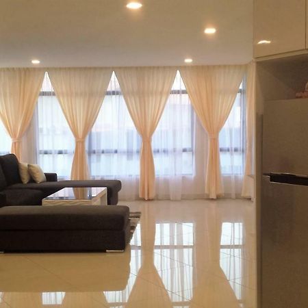 Cherloft@Samsuria Beach Residences Kampung Sungai Ular Eksteriør billede