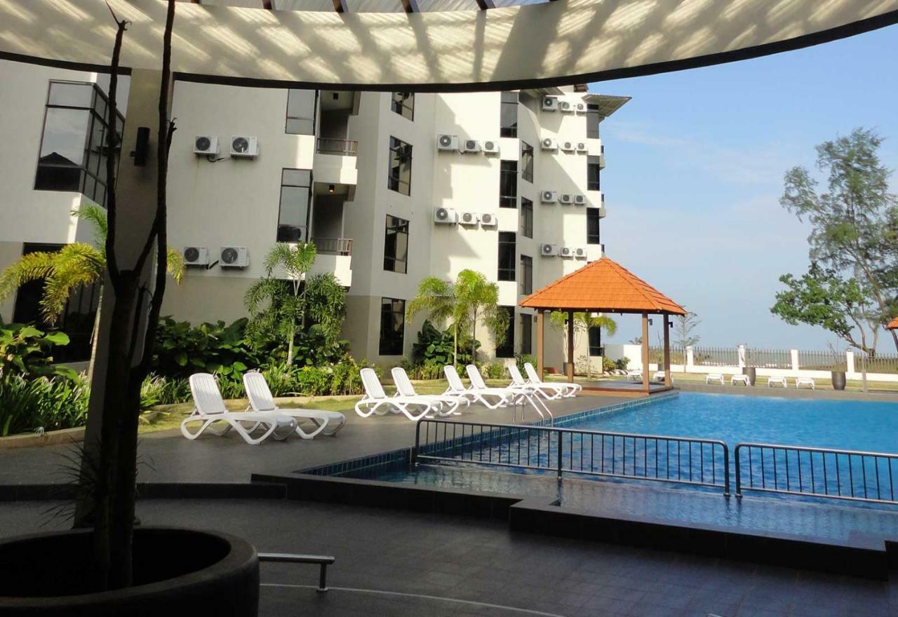 Cherloft@Samsuria Beach Residences Kampung Sungai Ular Eksteriør billede